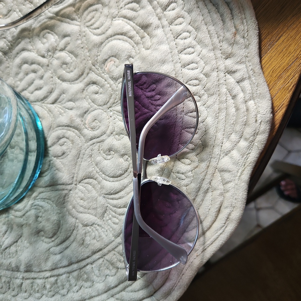 Michael Kors sunglasses gently used.  Like new - Picture 7 of 12